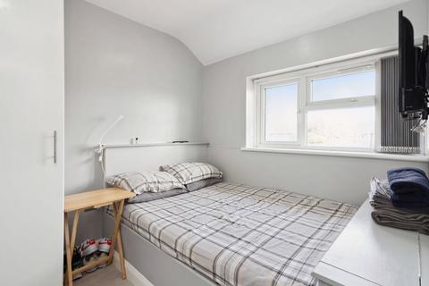 18 Lower Lees Road, Slough, SL2 2AB