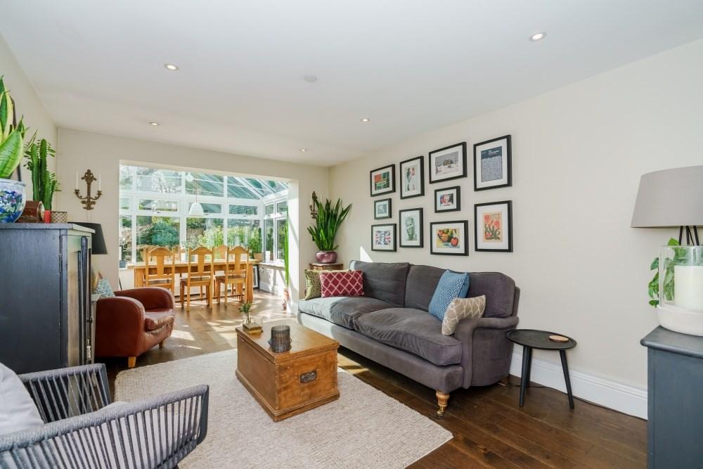 Kingsway, Farnham Common SL2 3 bed detached house for sale £735,000
