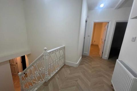 4 bedroom apartment to rent, Barking Road, Newham