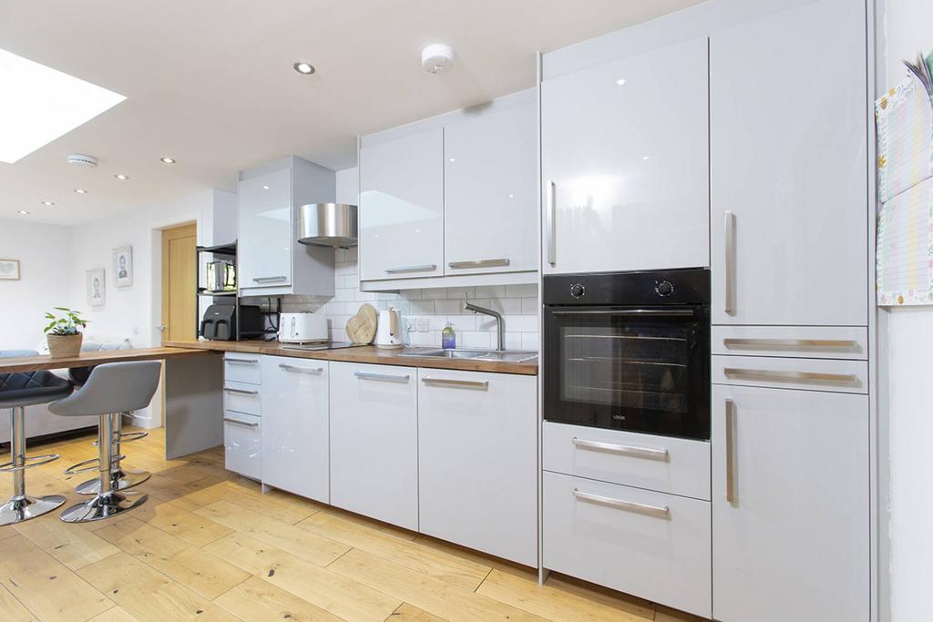 15 Earn Grove, Dunfermline, KY11 4LL 6 bed detached house for sale £