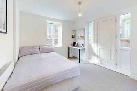 2 bedroom terraced house to rent - Ham Park Road, London, E7