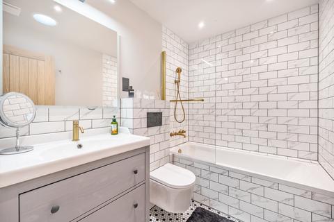 318 Gander Green Lane, Cheam, Sutton, SM3 9QZ