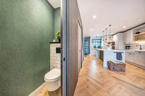 318 Gander Green Lane, Cheam, Sutton, SM3 9QZ