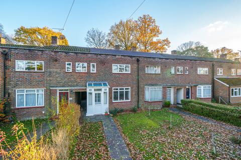 140 Albert Drive, Woking, GU21 5UA