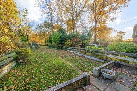 140 Albert Drive, Woking, GU21 5UA