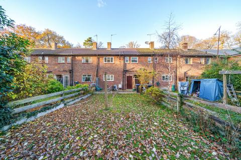 140 Albert Drive, Woking, GU21 5UA