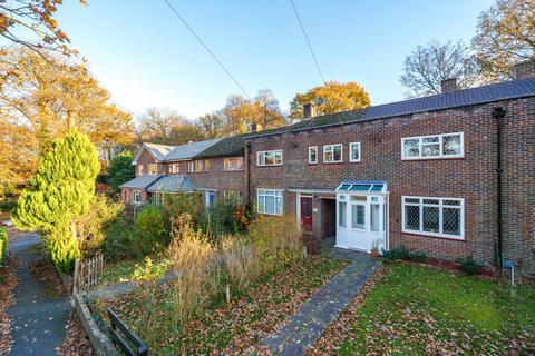 140 Albert Drive, Woking, GU21 5UA