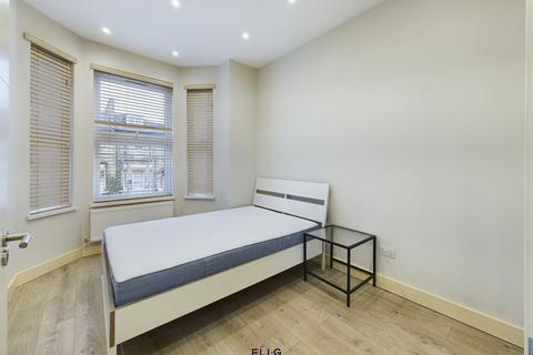 2 bedroom flat to rent, Second Avenue, NW4