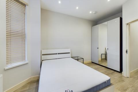 2 bedroom flat to rent, Second Avenue, NW4