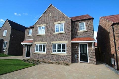 3 bedroom semi-detached house to rent, Ezart Avenue, Wetherby LS22