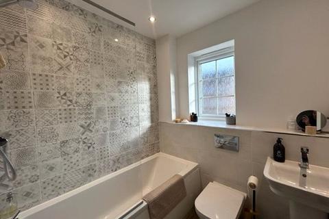 3 bedroom semi-detached house to rent, Ezart Avenue, Wetherby LS22