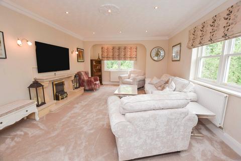 2 bedroom flat for sale, St. Margarets Road, Bowdon, Altrincham, Cheshire, WA14