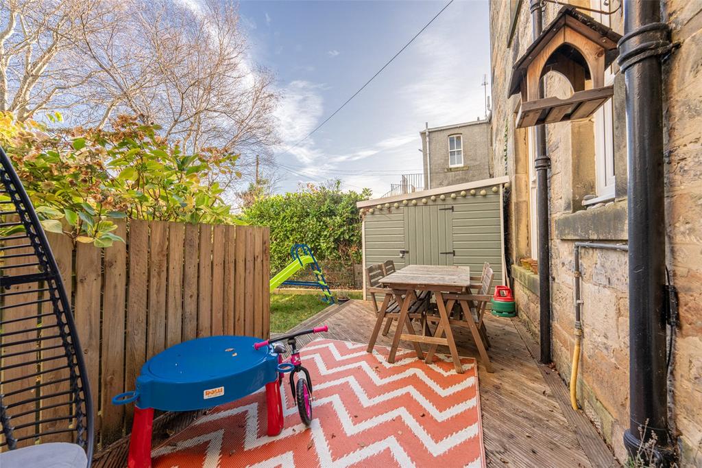 Rear Gardenalt