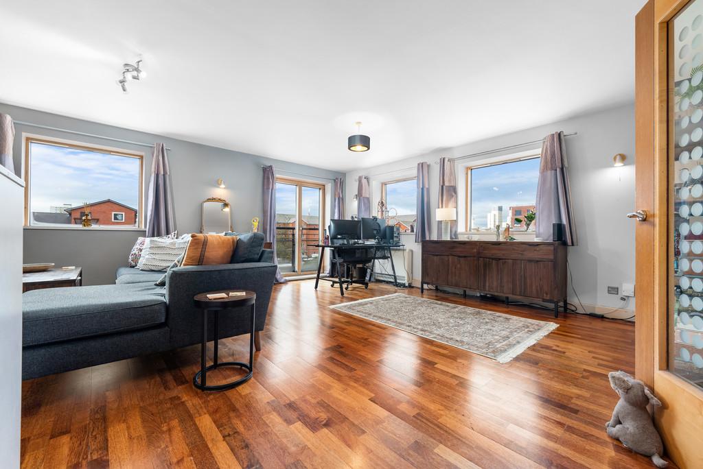 Henke Court, Atlantic Wharf, Cardiff 2 bed apartment £180,000