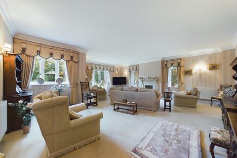 2 Selwyn Walk, Little Aston, Sutton Coldfield, B74 3FG