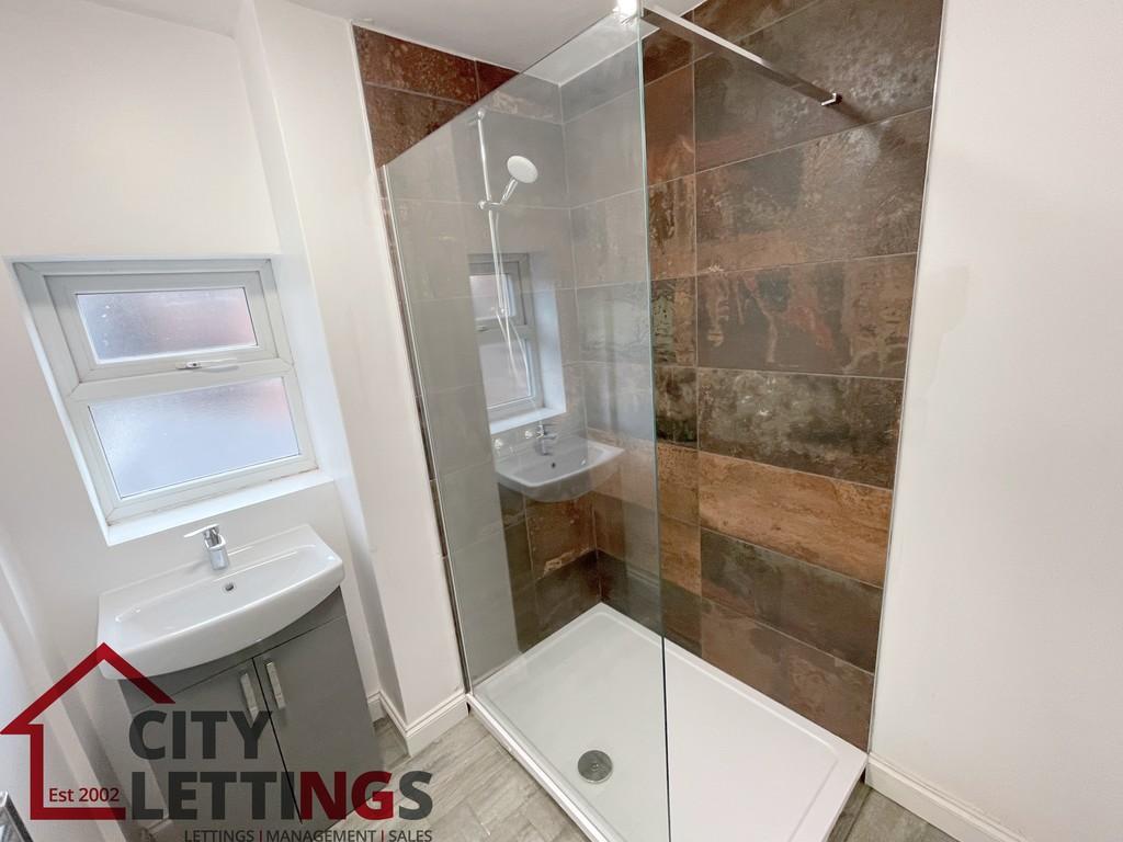 5 AS - Bathroom 1 (4)