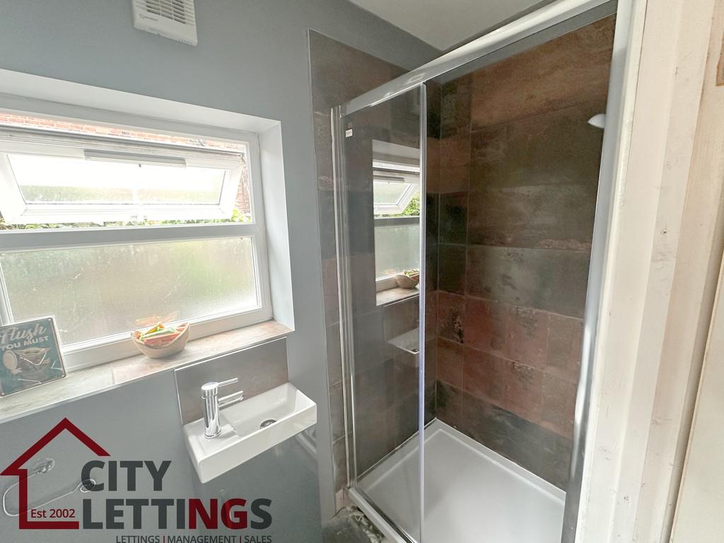 7 AS - Grnd Bathroom-1