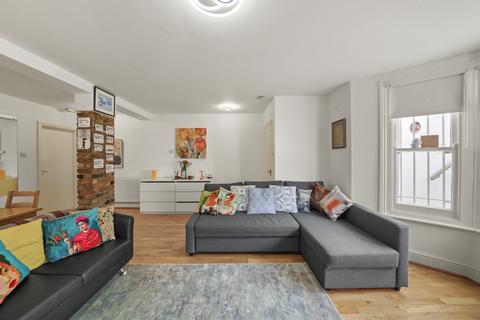 2 bedroom flat to rent, Fernhead Road, London