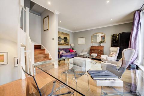 3 bedroom terraced house to rent, Coleherne Mews, Chelsea, London, SW10