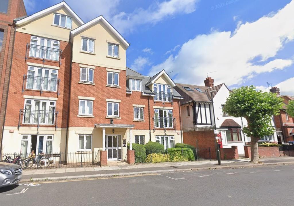Compton Road, Wimbledon 2 bed apartment to rent £2,450 pcm (£565 pw)