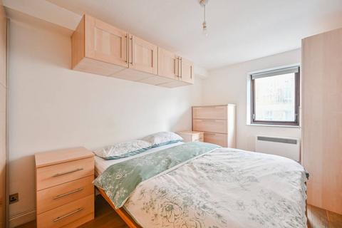 1 bedroom flat to rent - East Smithfield, Wapping, London, E1W