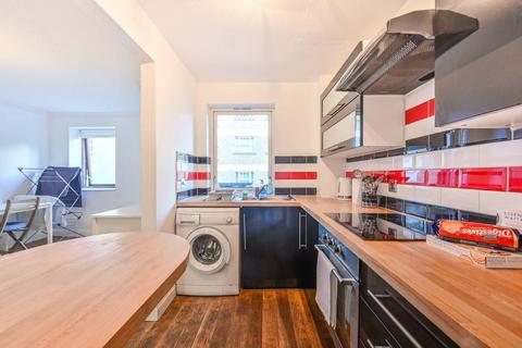 1 bedroom flat to rent - East Smithfield, Wapping, London, E1W