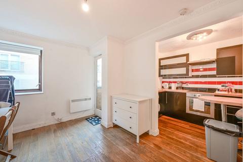 1 bedroom flat to rent, East Smithfield, Wapping, London, E1W