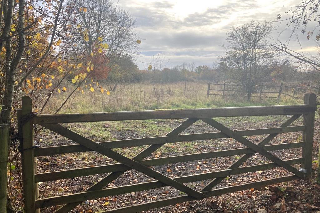 Hartley Wintney RG27 Property for sale £250,000