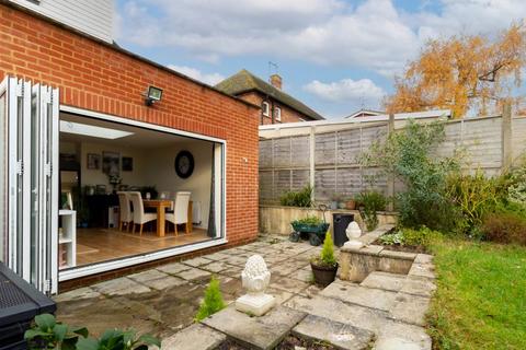 104 Easter Way, South Godstone, Godstone, RH9 8HH