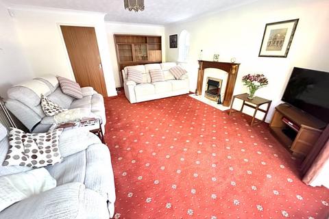 3 bedroom detached bungalow for sale - Mill Lane, Great Sutton