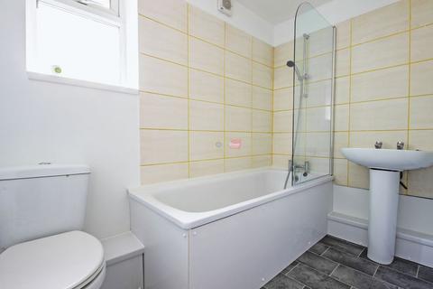 2 bedroom apartment for sale, Victoria Road, Chatham