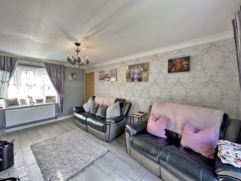 Van Diemans Road, WOMBOURNE, WV5 0BG 3 bed terraced house for sale £280,000