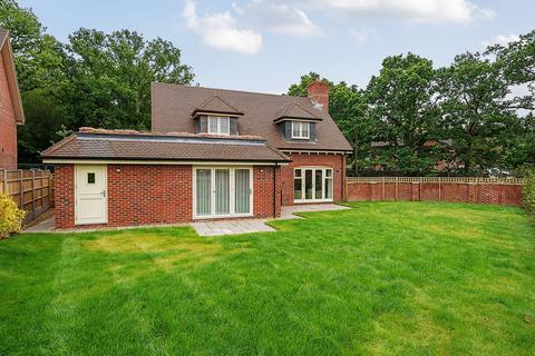 3 bedroom detached house for sale, 1 Constable Close, Fittleworth, RH20