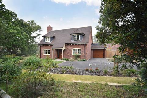 3 bedroom chalet for sale, 1 Constable Close, Fittleworth, RH20