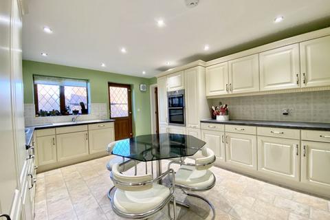 60 Dunton Close, Sutton Coldfield, B75 5QD