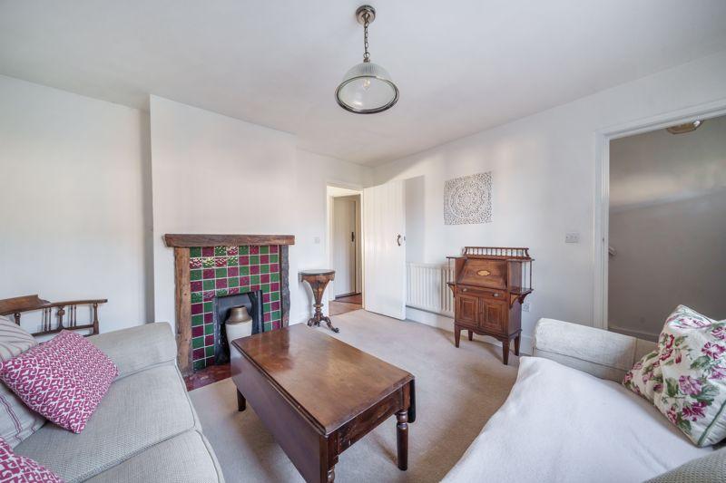 Woodside Road, Chiddingfold 3 bed semidetached house £2,000 pcm (£