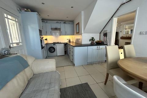 4 bedroom semi-detached house for sale - Southfield Road, Whickham, Newcastle upon Tyne, Tyne and wear, NE16 4RS
