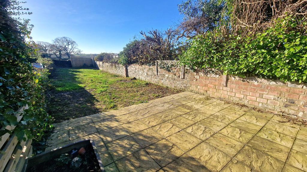 Nettlestone Hill, Seaview, Isle of Wight, PO34 5DP 3 bed semidetached