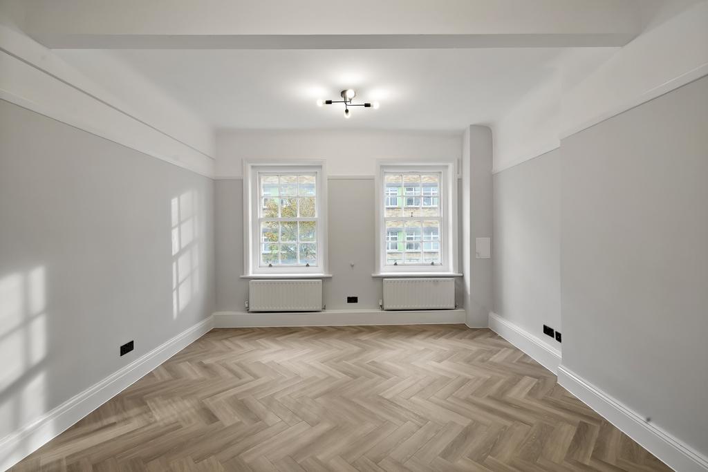 Richmond Hill, Bournemouth, 2 bed flat to rent £1,400 pcm (£323 pw)