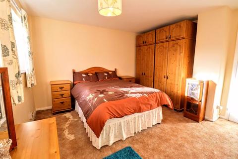42 Chester Close, Bletchley, Milton Keynes, MK3 5JY