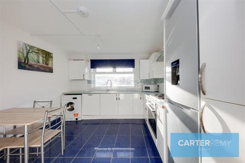2 bedroom apartment for sale - Canberra Close, Chelmsford, CM1