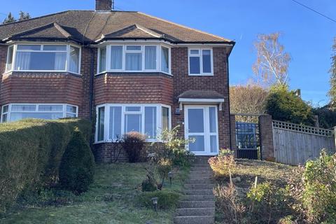 41 Dean Close, High Wycombe, HP12 3NS