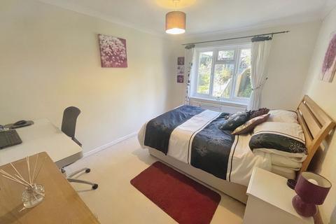 41 Dean Close, High Wycombe, HP12 3NS