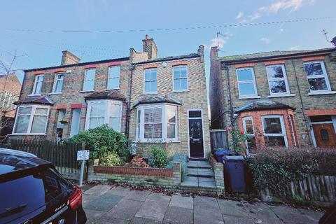 3 bedroom end of terrace house to rent, Birkbeck Road, London, N12