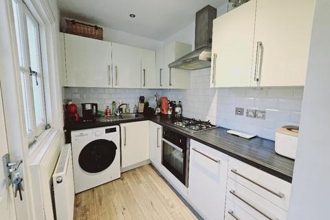 3 bedroom end of terrace house to rent, Birkbeck Road, London, N12