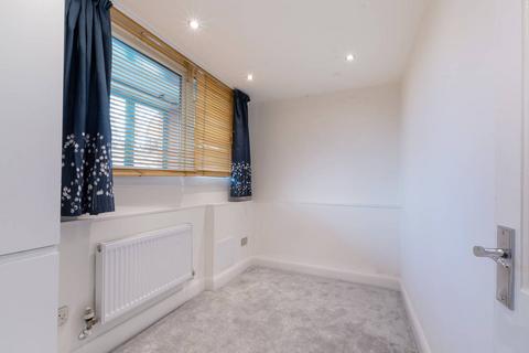Flat 4, Frensham Court Phipps Bridge Road, Mitcham, CR4 3PG