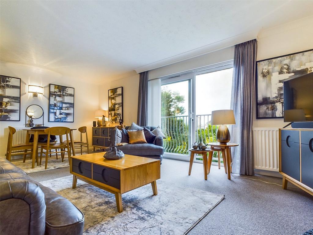Waterford Gardens, Highcliffe... 2 bed apartment for sale £350,000