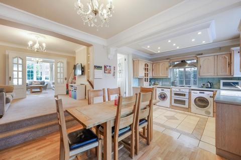 21 Roundwood View, Banstead, SM7 1EQ