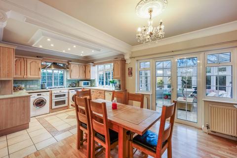 21 Roundwood View, Banstead, SM7 1EQ