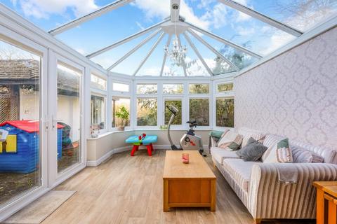 21 Roundwood View, Banstead, SM7 1EQ
